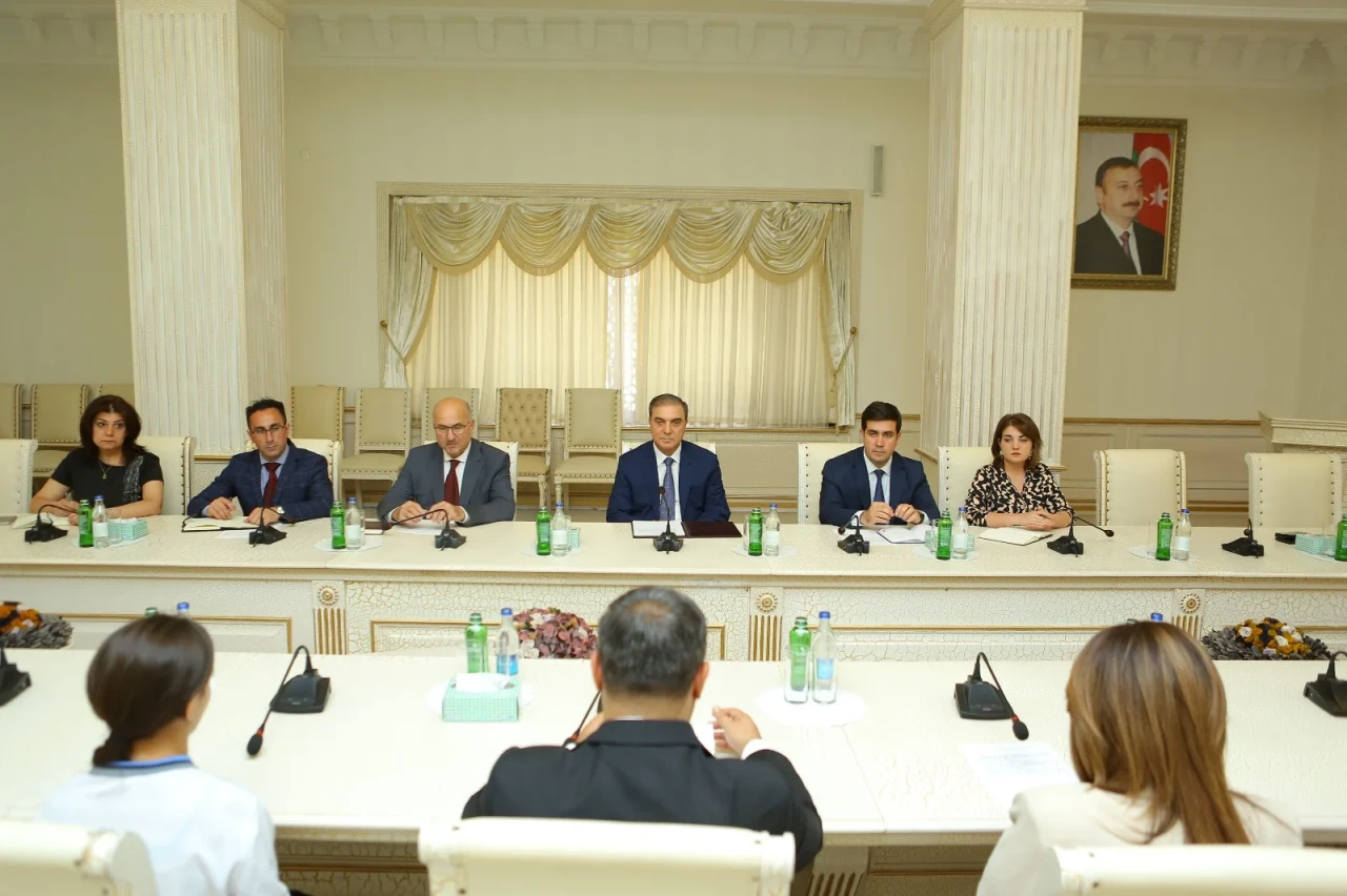 Niyazi Bayramov məzun olan şəhid övladları ilə görüşdü - FOTOLAR