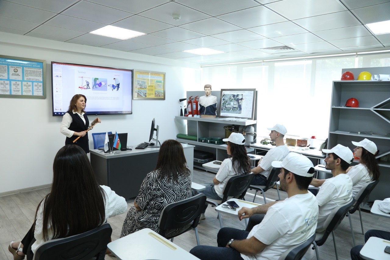 “AzərEnerji” Milli Qurtuluş Gününə həsr olunan tədbirlər keçirib - FOTOLAR