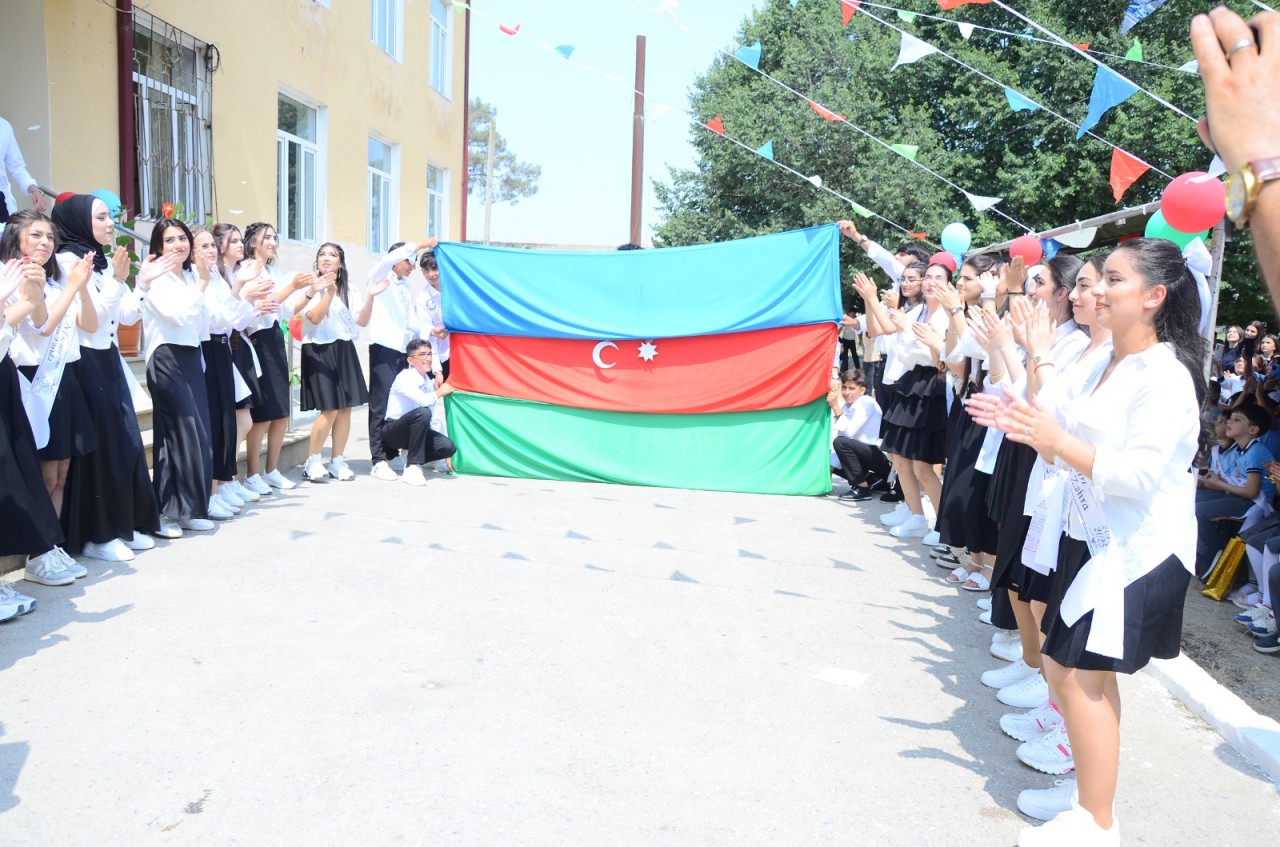 Neftçalada məzun günü qeyd olundu - FOTOLAR