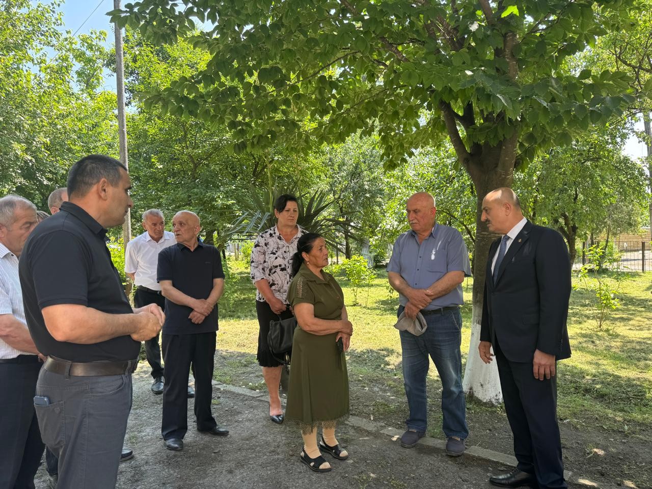 Asif Əsgərov şəhid ailəsini ziyarət edib, vətəndaşlarla görüşdü  - FOTOLAR