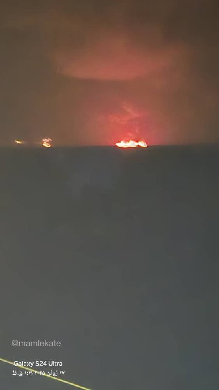 İran sahillərində üç gəmi yanır - FOTO