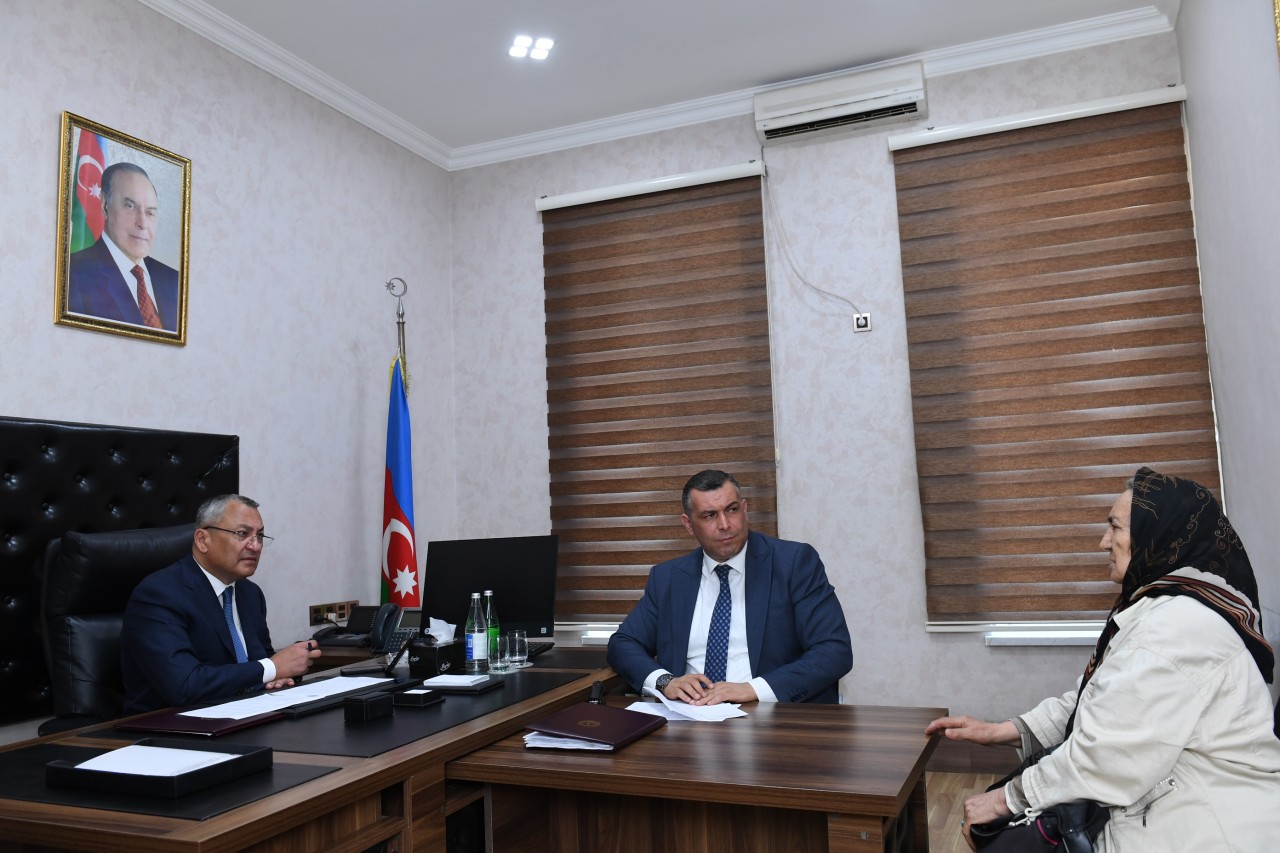 Rövşən Rzayev vətəndaşların müraciətlərini dinlədi - FOTOLAR