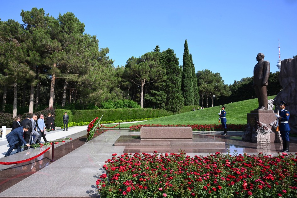 Bolqarıstan Milli Assambleyasının sədri Fəxri xiyabanda - FOTO