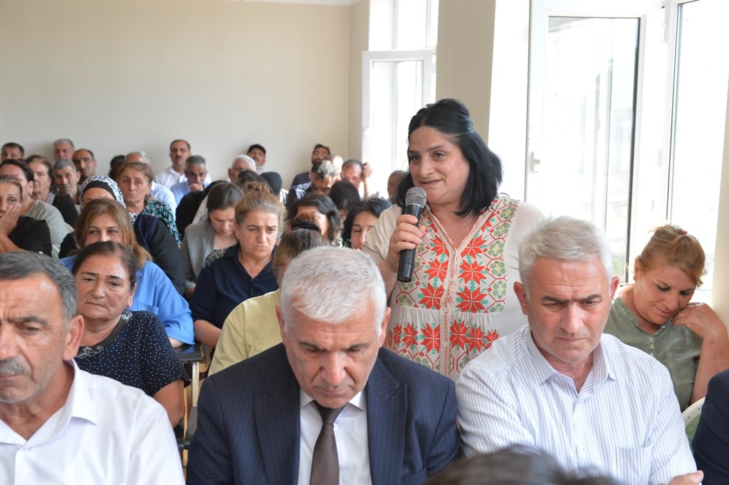 Taleh Qaraşov qəsəbə sakinlərinin problemlərini dinlədi - FOTOLAR