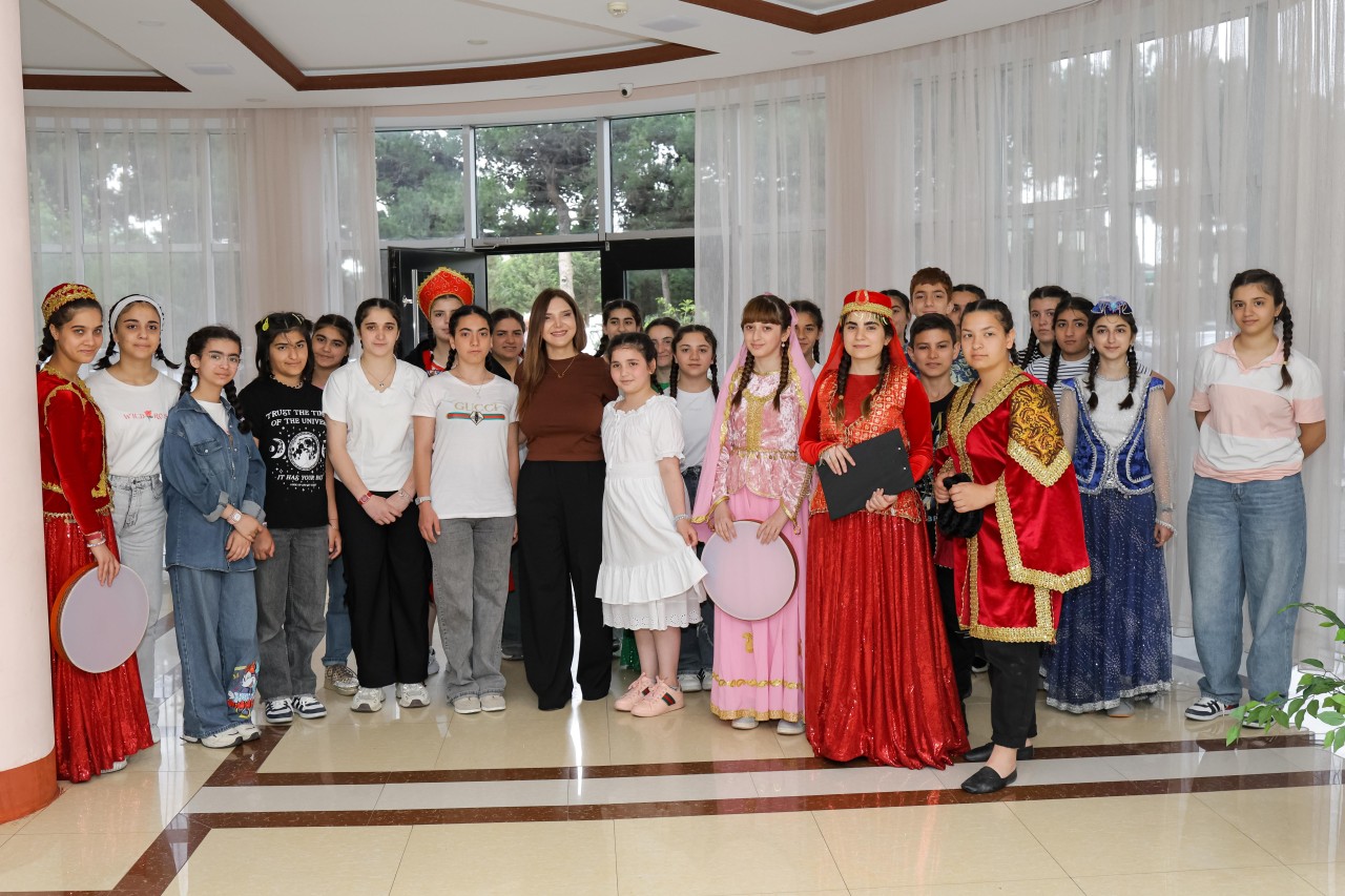 "Azercell" diqqət və qayğıya ehtiyacı olan iki nəsli bir araya gətirdi - FOTOLAR