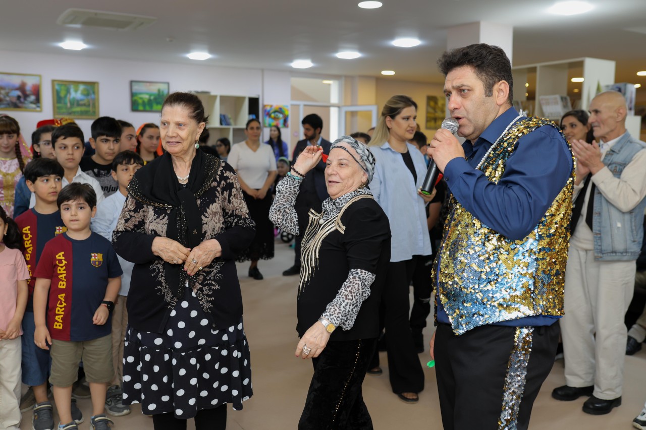 "Azercell" diqqət və qayğıya ehtiyacı olan iki nəsli bir araya gətirdi - FOTOLAR