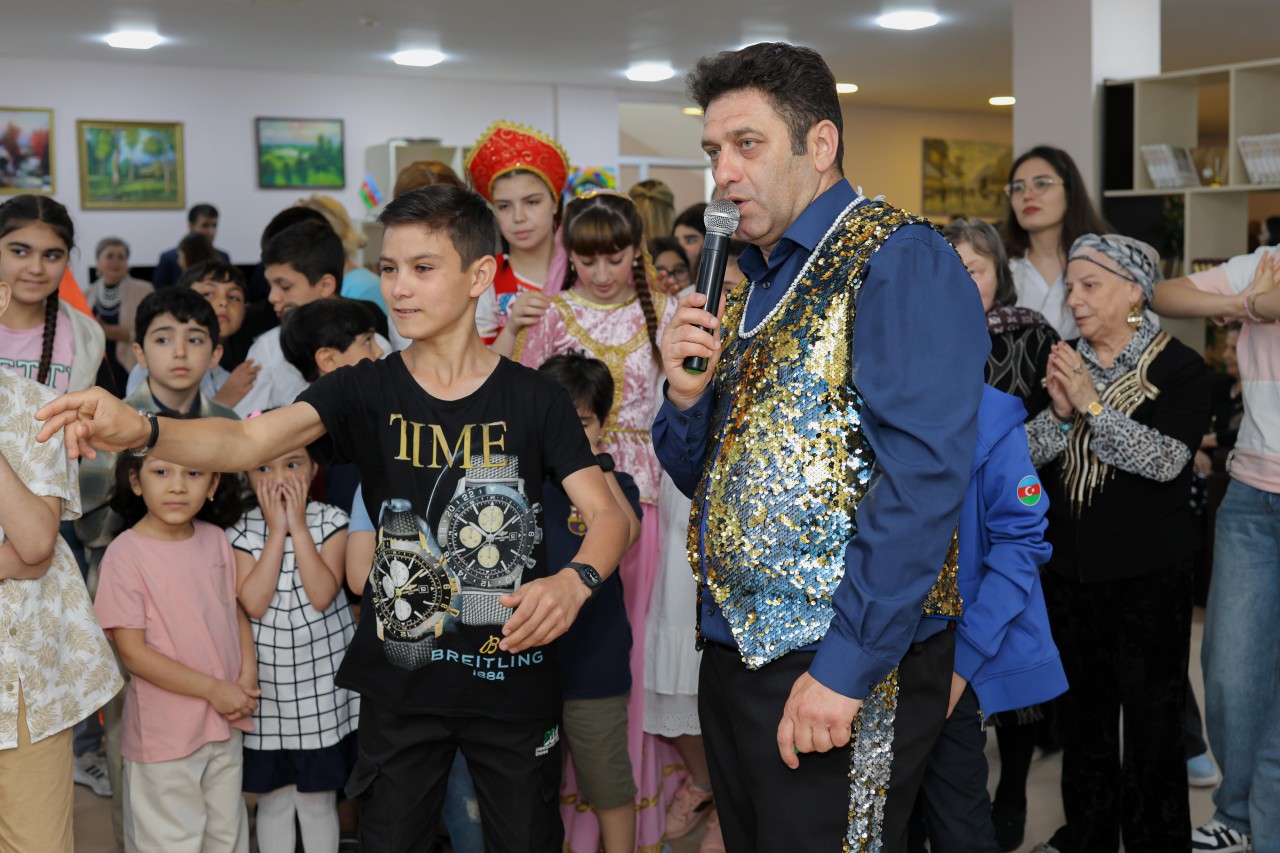 "Azercell" diqqət və qayğıya ehtiyacı olan iki nəsli bir araya gətirdi - FOTOLAR