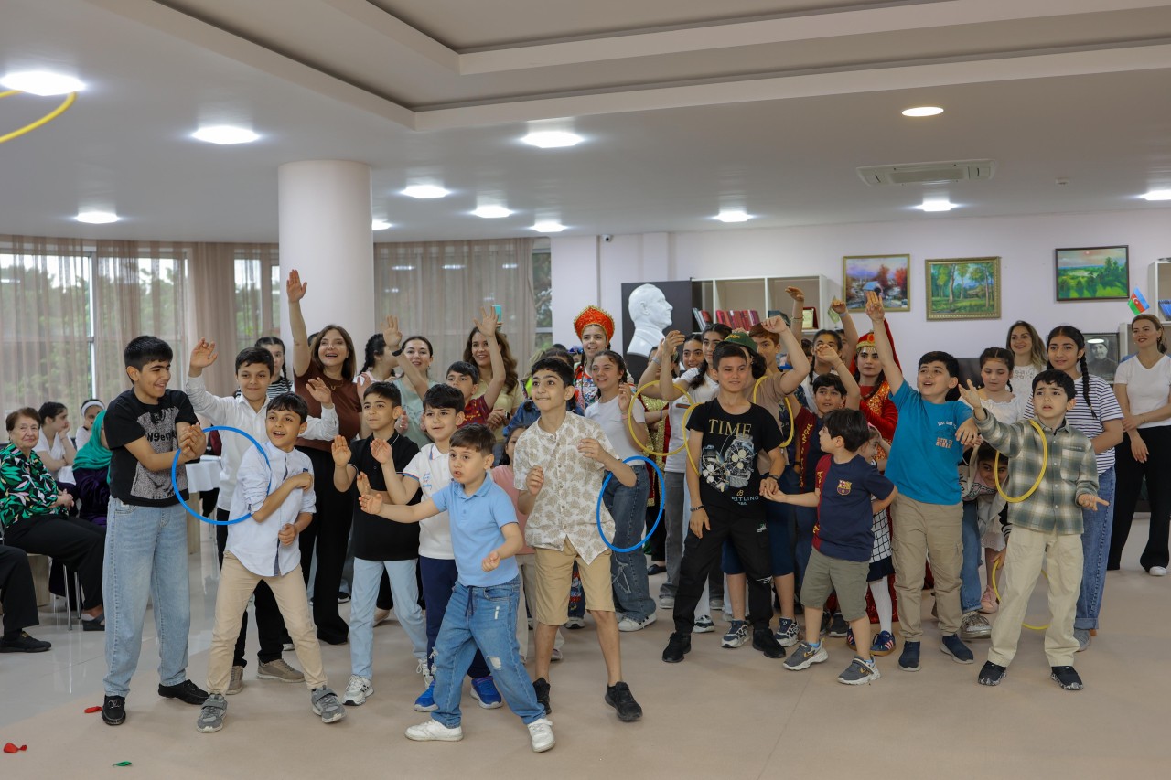 "Azercell" diqqət və qayğıya ehtiyacı olan iki nəsli bir araya gətirdi - FOTOLAR