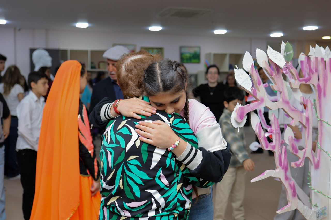"Azercell" diqqət və qayğıya ehtiyacı olan iki nəsli bir araya gətirdi - FOTOLAR