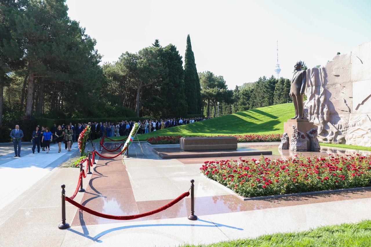 “Sizin verdiyiniz tapşırığı UNEC yerinə yetirdi, cənab Prezident!” - UNEC rektoru (FOTOLAR)