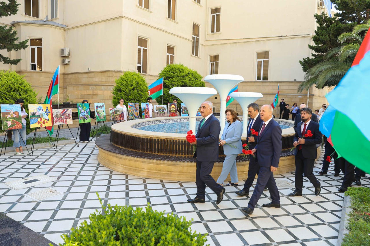 “Sizin verdiyiniz tapşırığı UNEC yerinə yetirdi, cənab Prezident!” - UNEC rektoru (FOTOLAR)