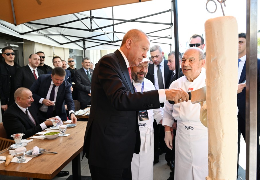 Prezidentlər "Maraş dondurması"nın dadına baxdılar - FOTOLAR (VİDEO)