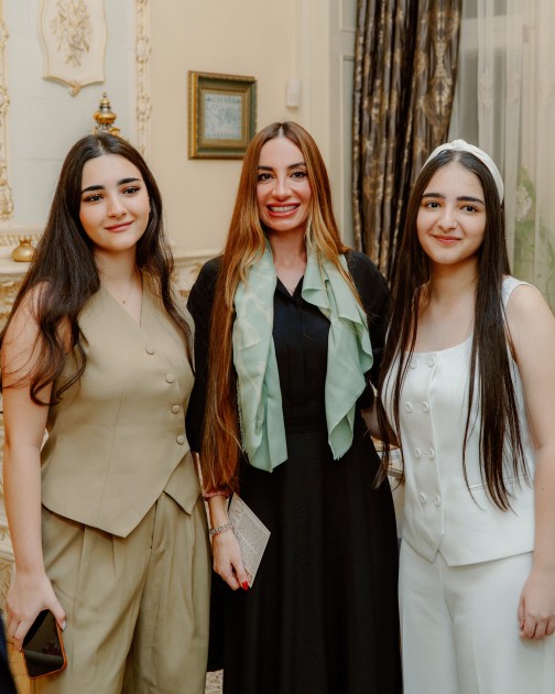 Leyla və Arzu Əliyevalar “Zeynəbin sehrli dünyası” adlı sərginin açılışında - FOTOLAR