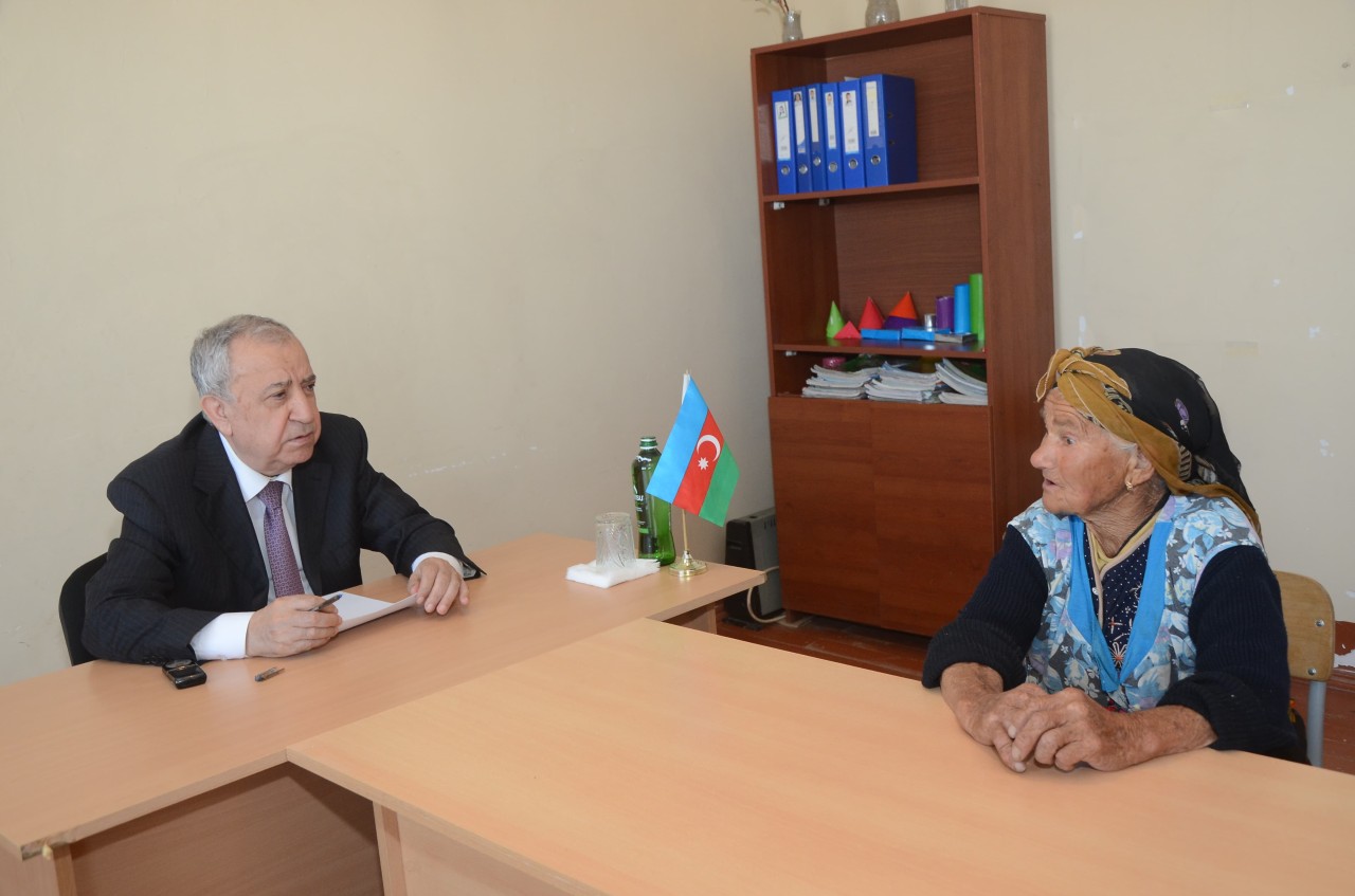 Malik İsaqov vətəndaşların problemlərini yerindəcə həll etdi - FOTOLAR