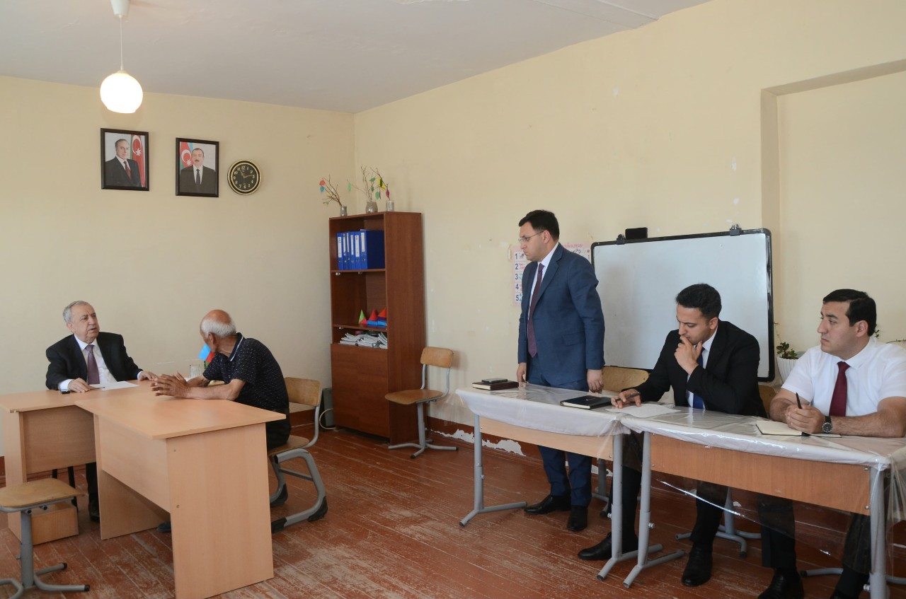 Malik İsaqov vətəndaşların problemlərini yerindəcə həll etdi - FOTOLAR