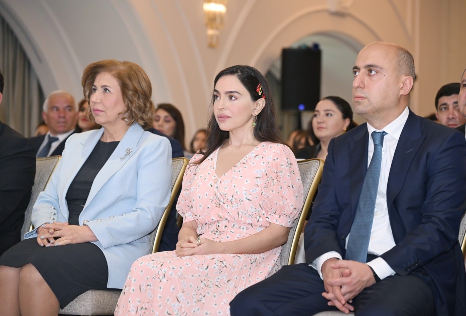 Leyla Əliyeva məzun günündə - FOTOLAR