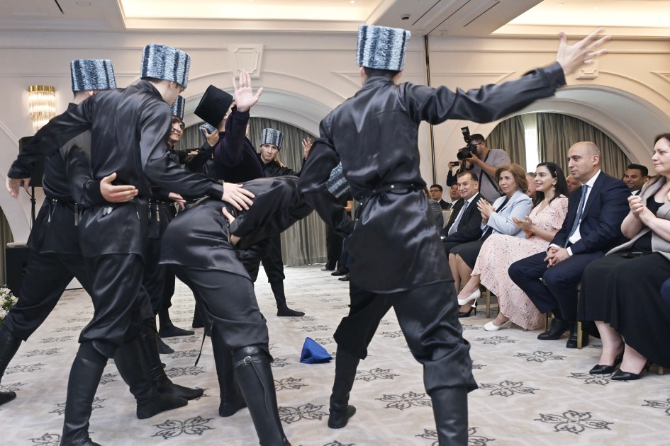 Leyla Əliyeva məzun günündə - FOTOLAR