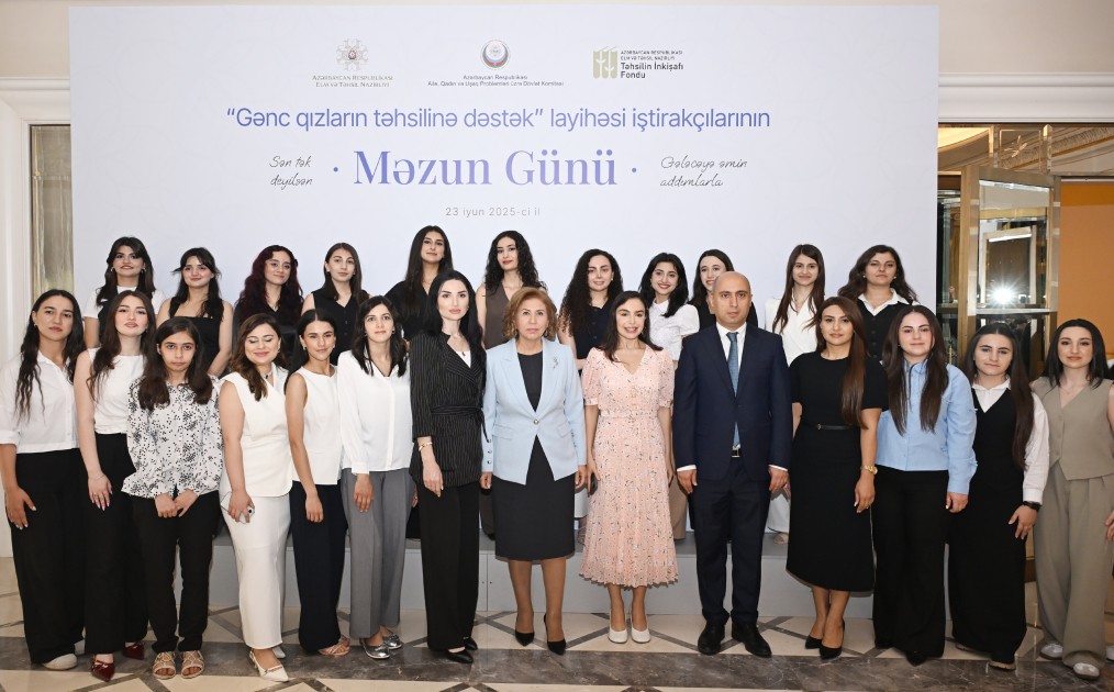 Leyla Əliyeva məzun günündə - FOTOLAR