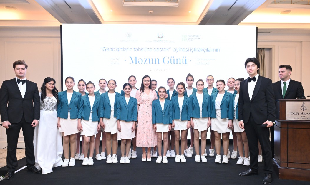 Leyla Əliyeva məzun günündə - FOTOLAR