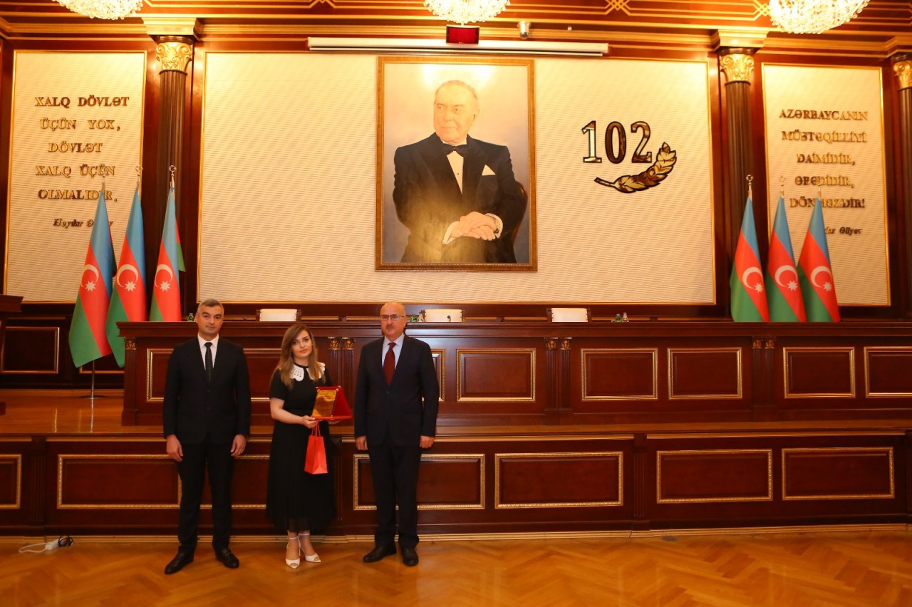 Niyazi Bayramov əməkdaşlarını peşə bayramı münasibətilə təbrik edib - FOTOLAR