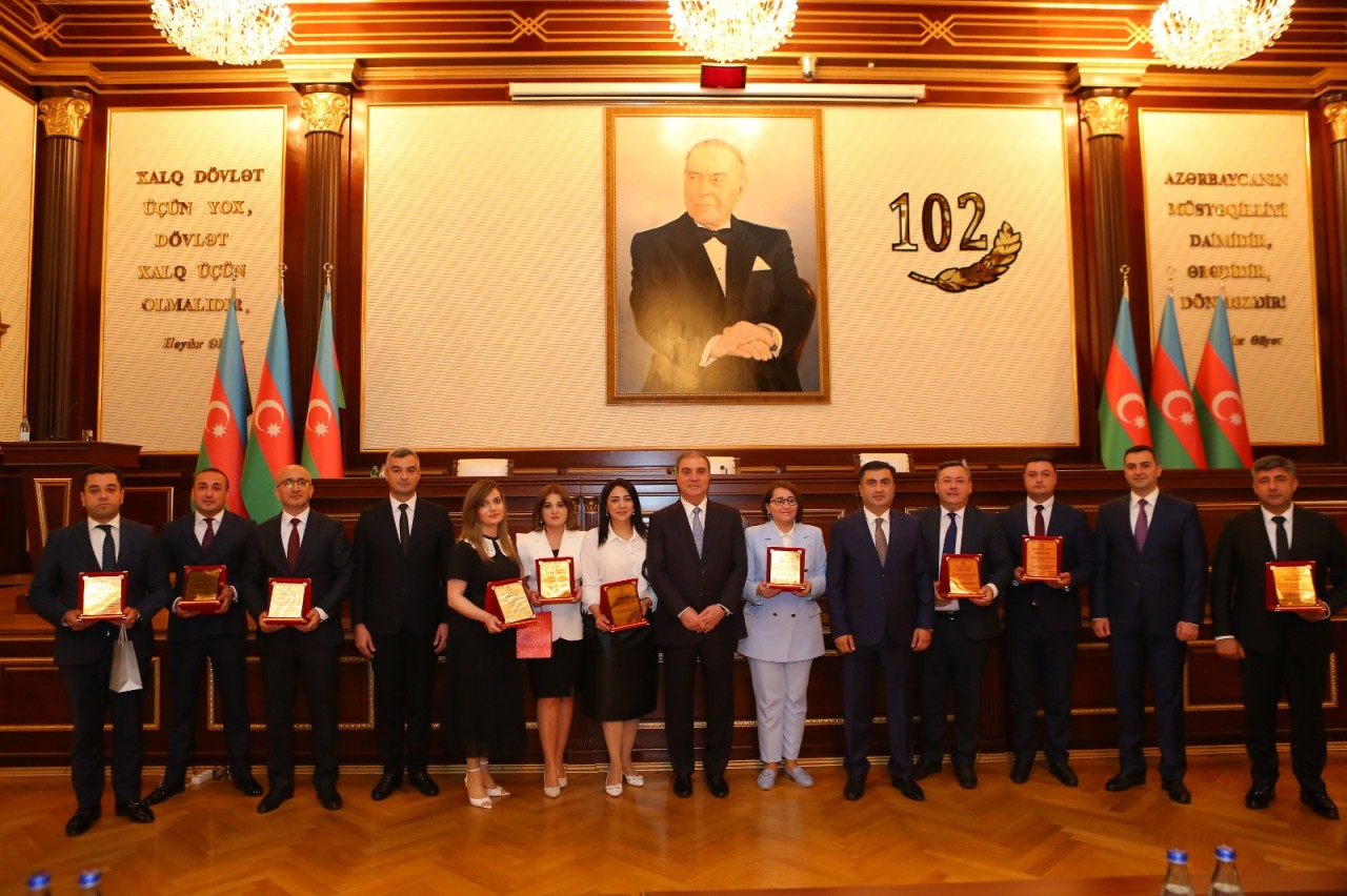 Niyazi Bayramov əməkdaşlarını peşə bayramı münasibətilə təbrik edib - FOTOLAR