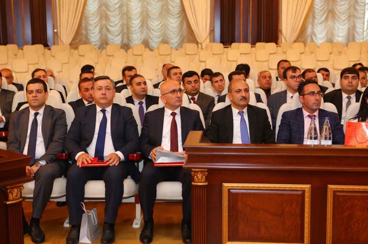 Niyazi Bayramov əməkdaşlarını peşə bayramı münasibətilə təbrik edib - FOTOLAR