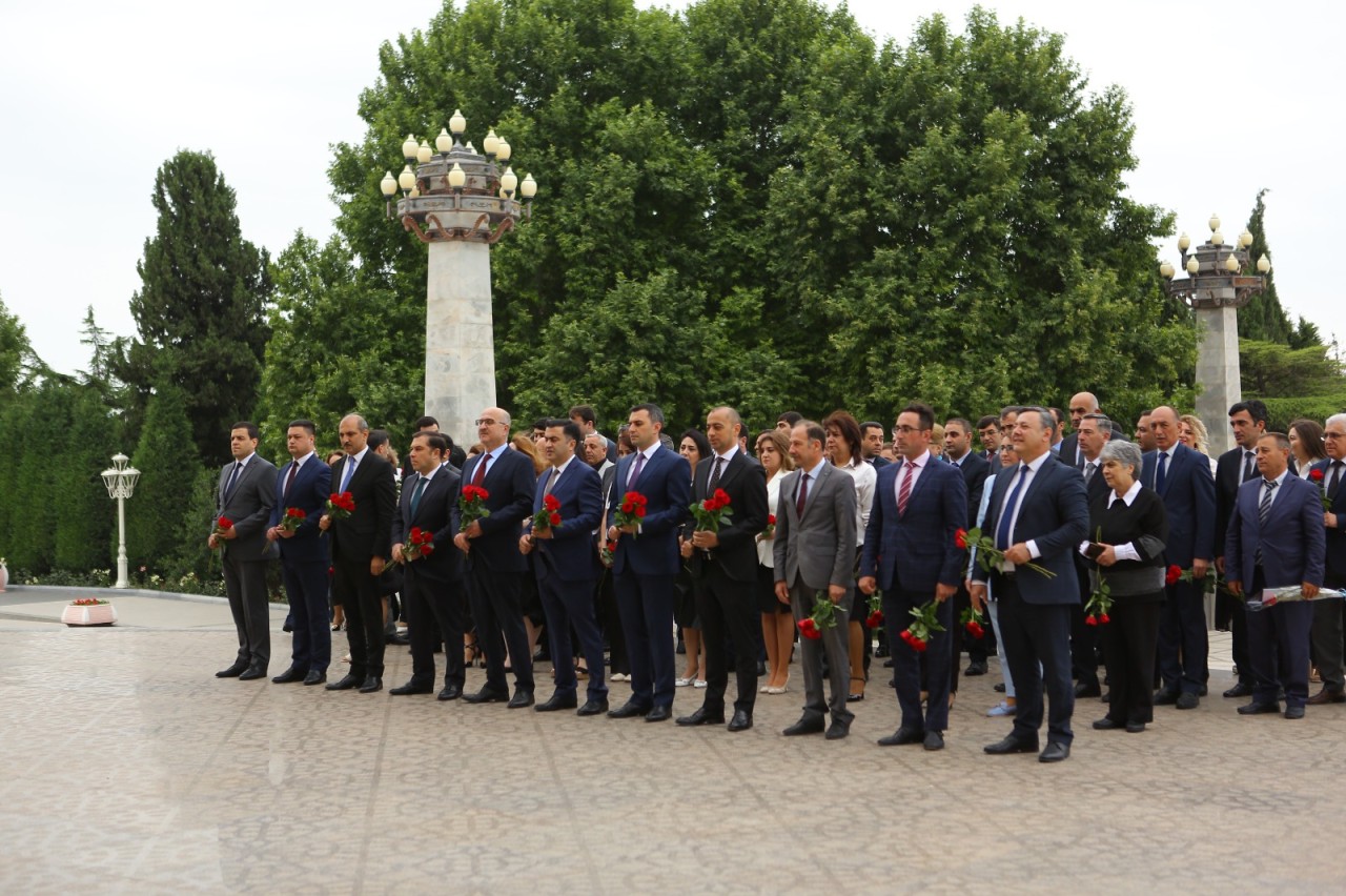 Niyazi Bayramov əməkdaşlarını peşə bayramı münasibətilə təbrik edib - FOTOLAR