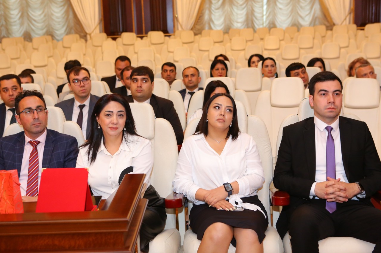 Niyazi Bayramov əməkdaşlarını peşə bayramı münasibətilə təbrik edib - FOTOLAR