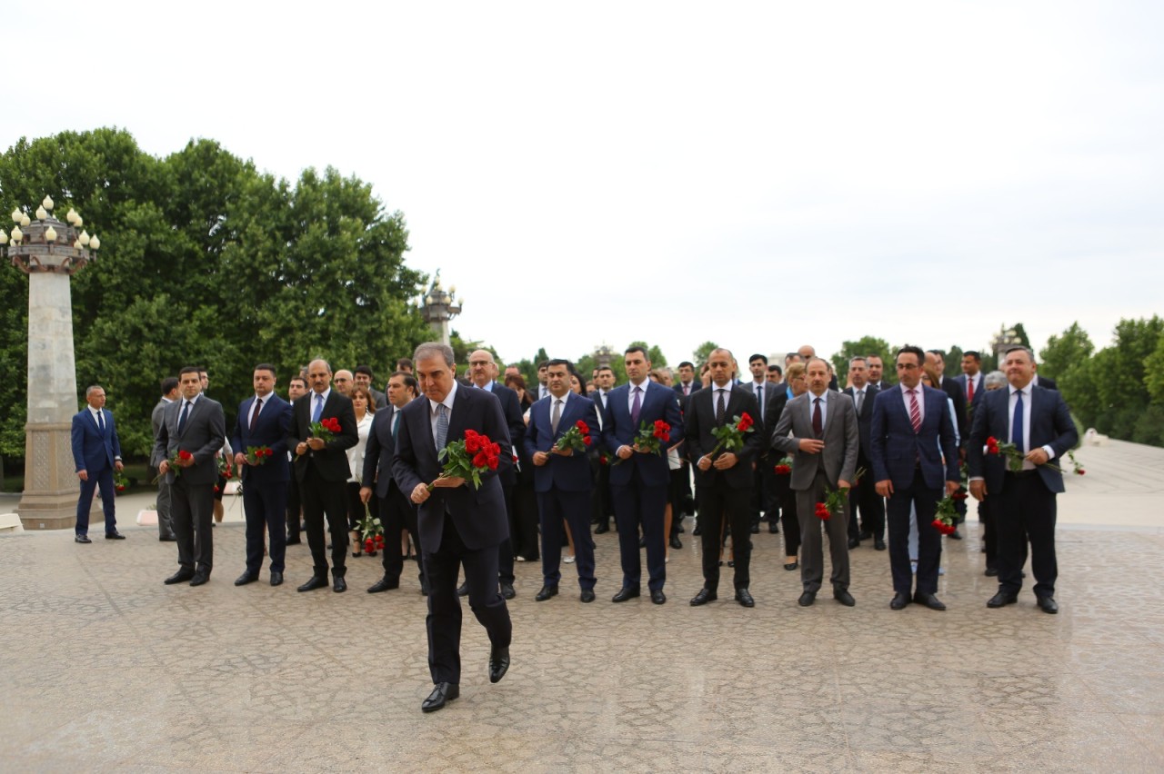 Niyazi Bayramov əməkdaşlarını peşə bayramı münasibətilə təbrik edib - FOTOLAR