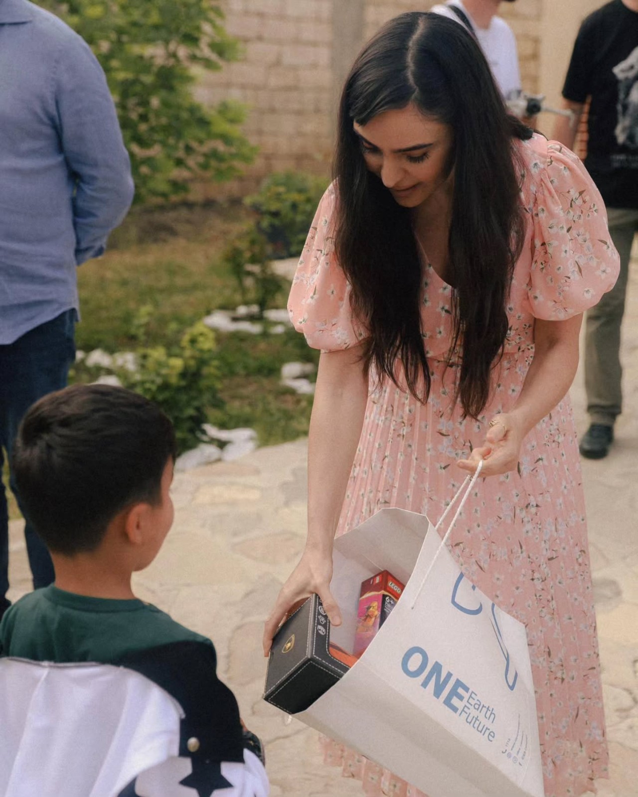 Leyla və Arzu Əliyevalar “Gənc arıçı” layihəsinin iştirakçısı ilə görüşdülər - FOTOLAR