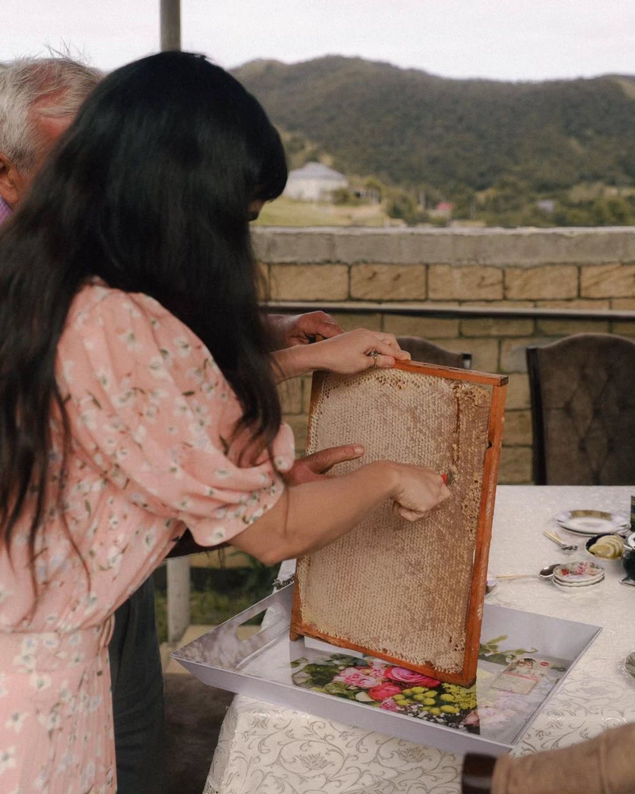 Leyla və Arzu Əliyevalar “Gənc arıçı” layihəsinin iştirakçısı ilə görüşdülər - FOTOLAR
