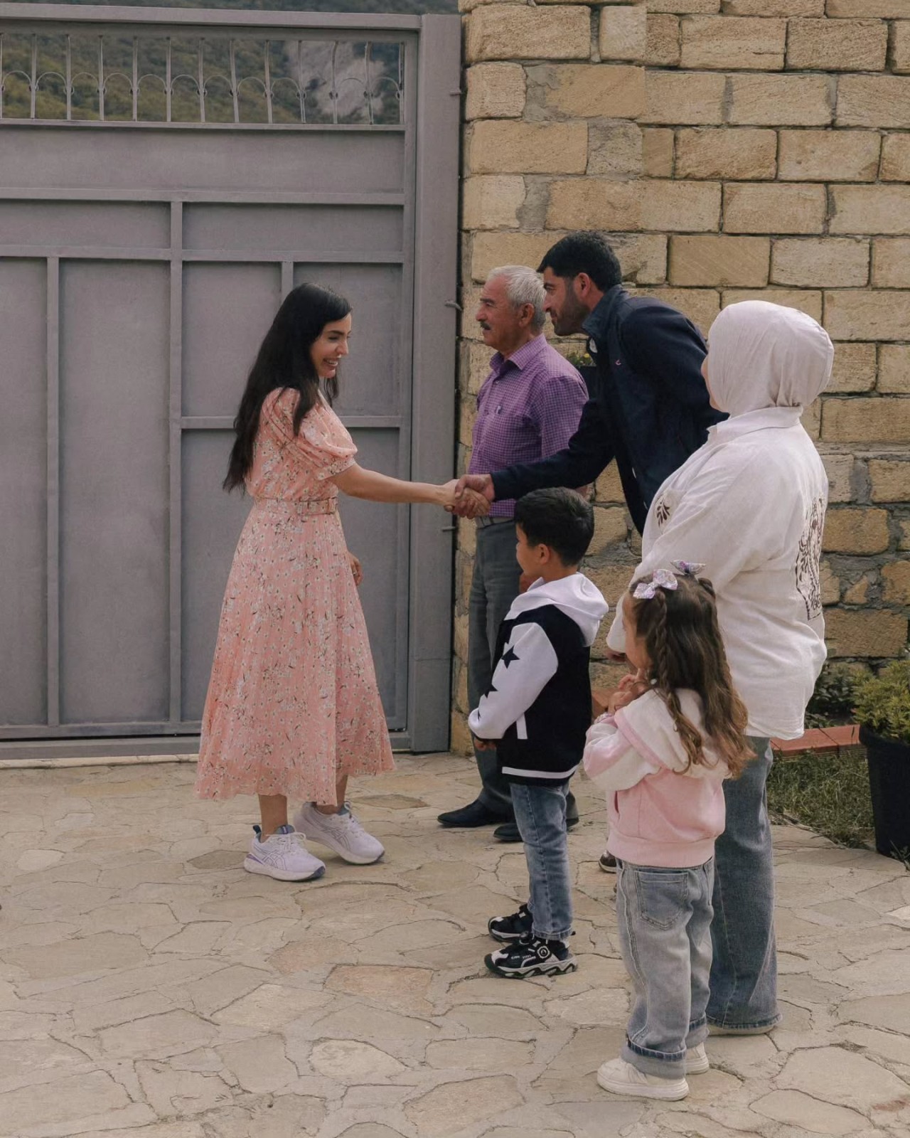 Leyla və Arzu Əliyevalar “Gənc arıçı” layihəsinin iştirakçısı ilə görüşdülər - FOTOLAR