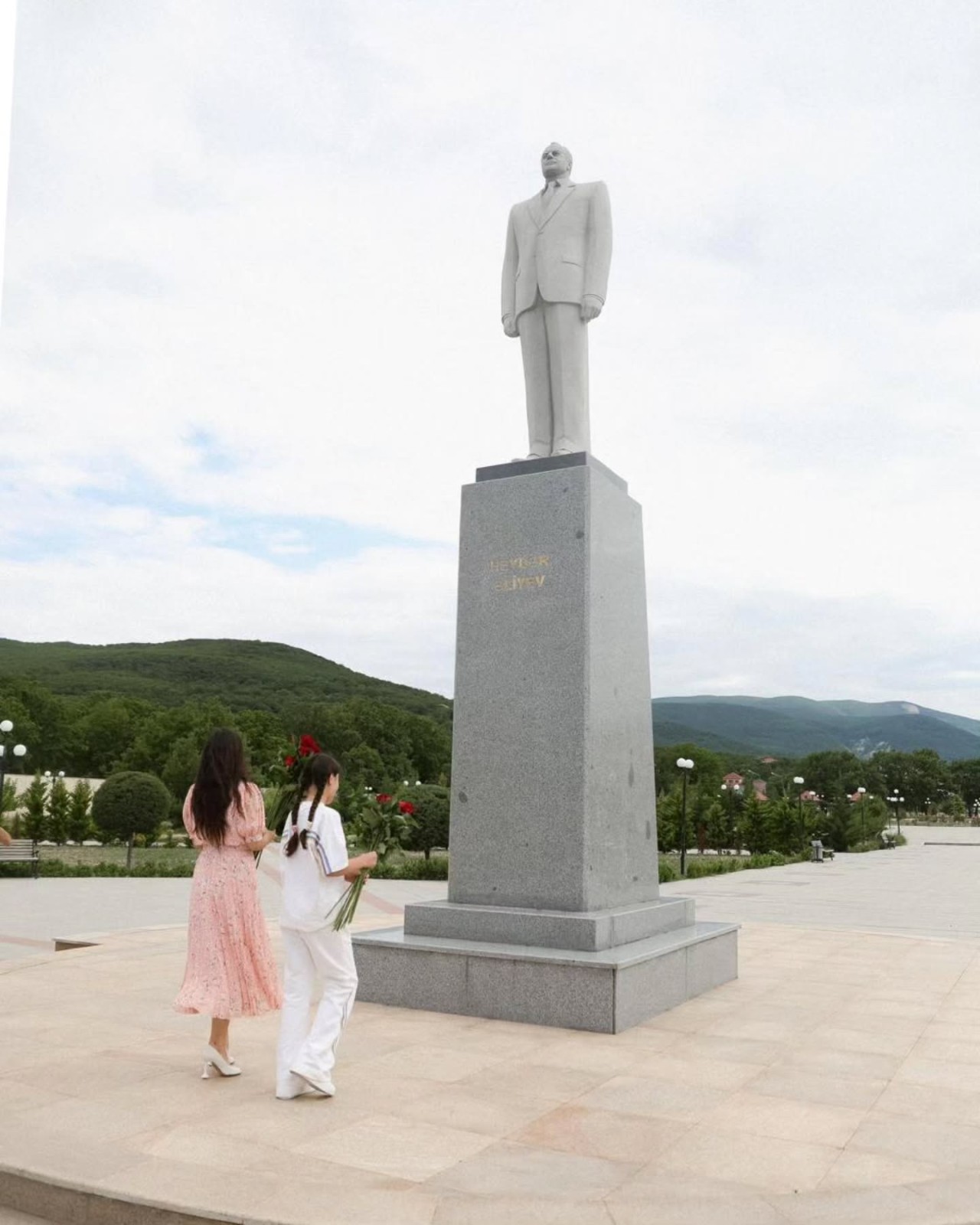 Leyla və Arzu Əliyevalar “Gənc arıçı” layihəsinin iştirakçısı ilə görüşdülər - FOTOLAR