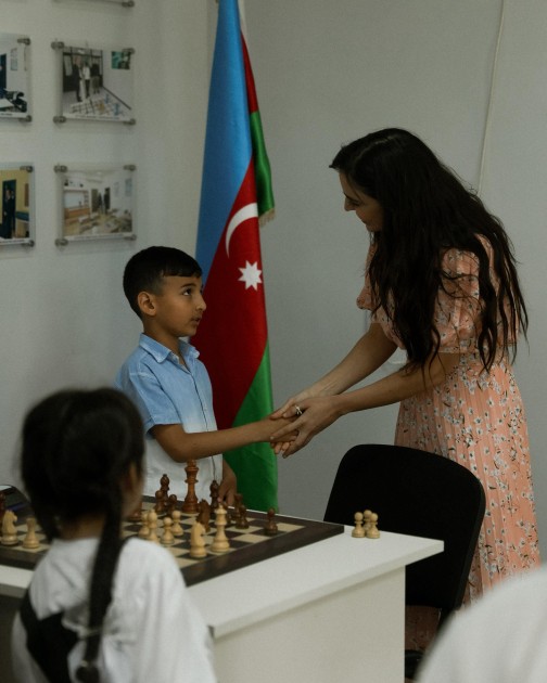 Leyla və Arzu Əliyevalar “Gənc arıçı” layihəsinin iştirakçısı ilə görüşdülər - FOTOLAR