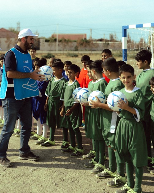 Leyla və Arzu Əliyevalar “Gənc arıçı” layihəsinin iştirakçısı ilə görüşdülər - FOTOLAR