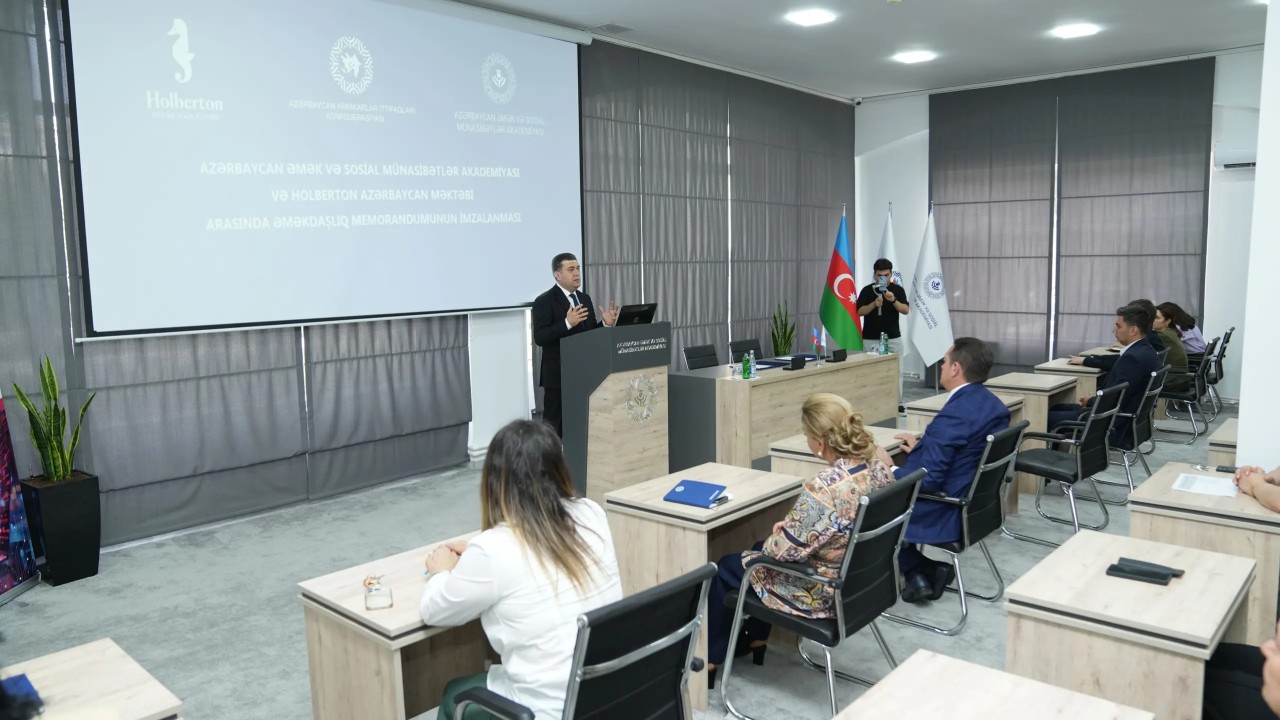 AƏSMA ilə Holberton Azərbaycan Məktəbi arasında memorandum imzalanıb - FOTOLAR