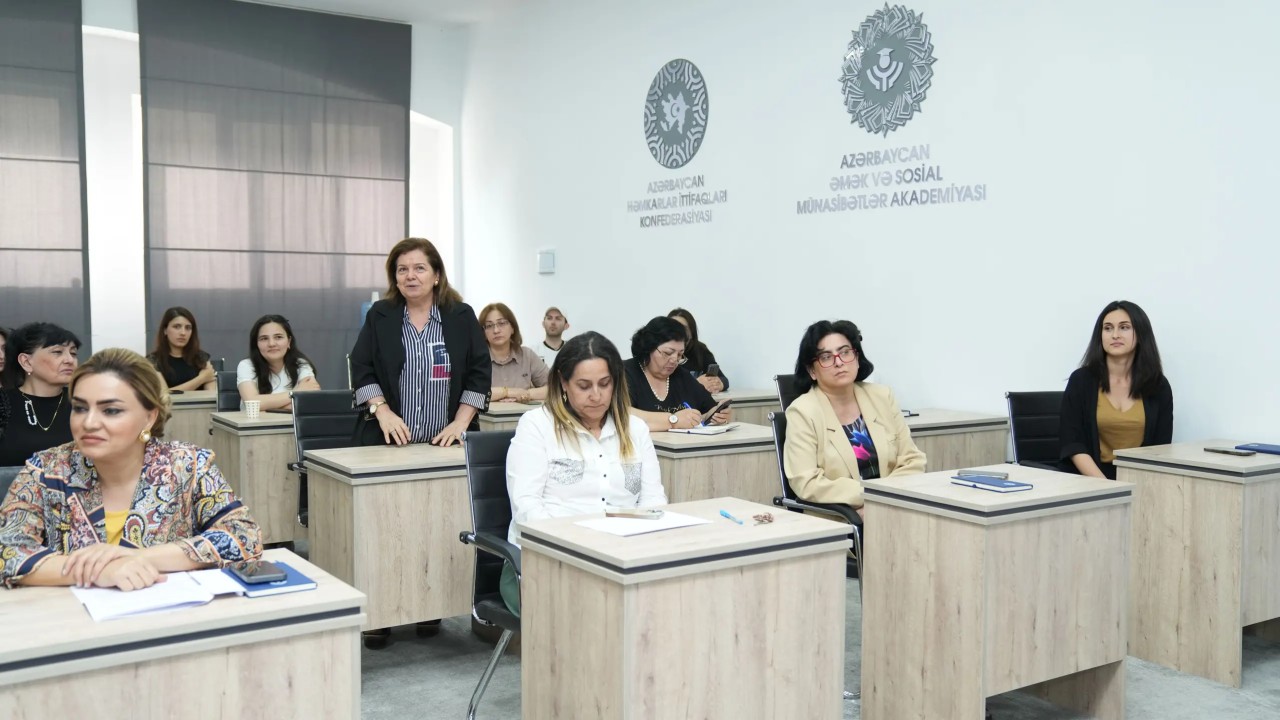 AƏSMA ilə Holberton Azərbaycan Məktəbi arasında memorandum imzalanıb - FOTOLAR