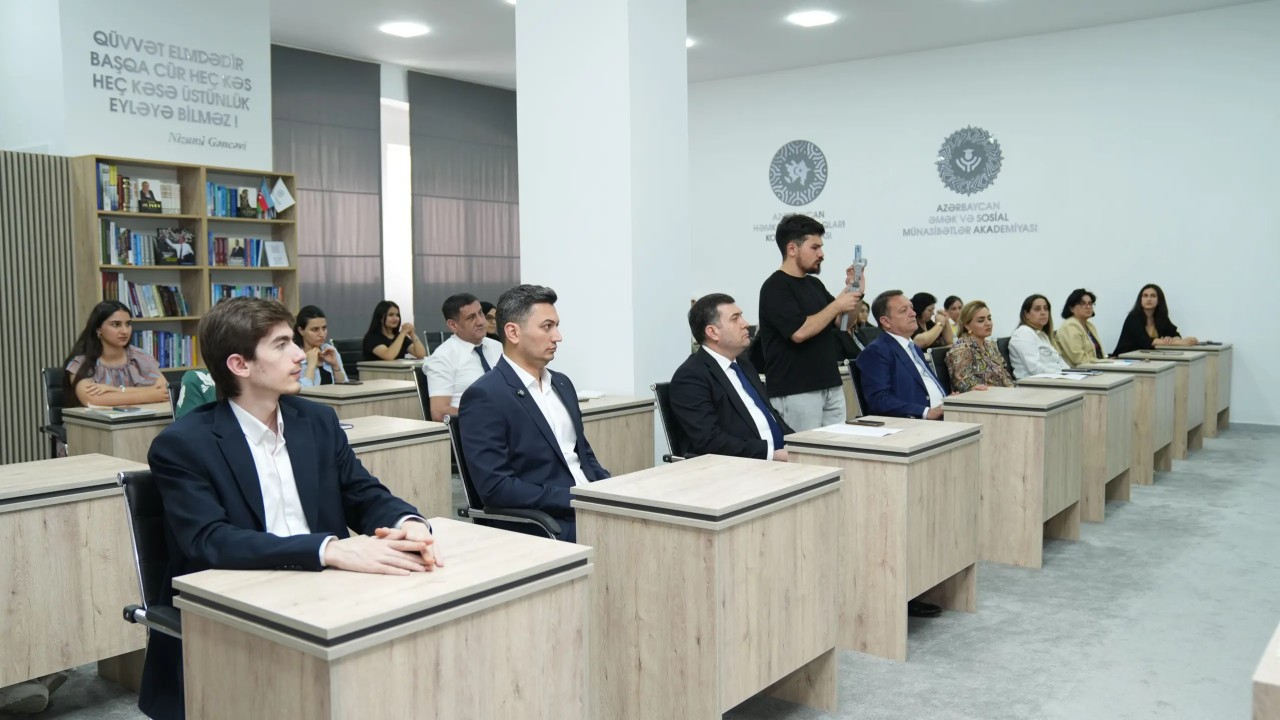 AƏSMA ilə Holberton Azərbaycan Məktəbi arasında memorandum imzalanıb - FOTOLAR