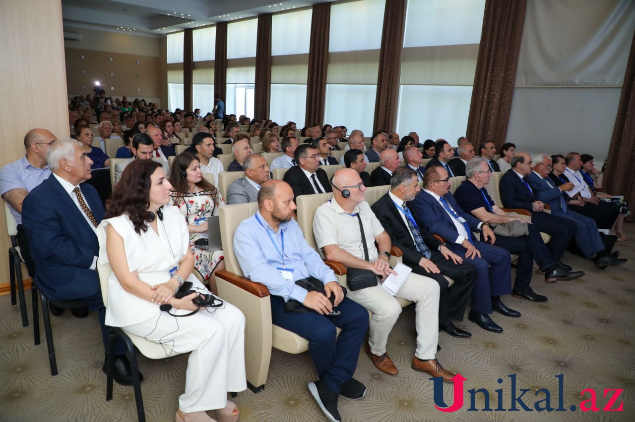 AzMİU-da beynəlxalq elmi konfrans keçirilib - FOTOLAR