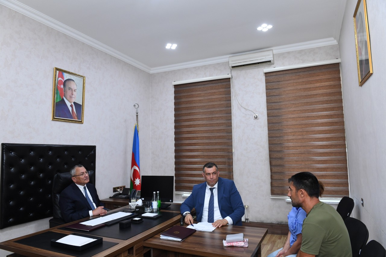 Rövşən Rzayev vətəndaşların müraciətlərini dinlədi - FOTOLAR