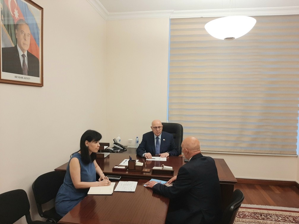 Əhliman Əmiraslanov vətəndaşları qəbul edib - FOTOLAR