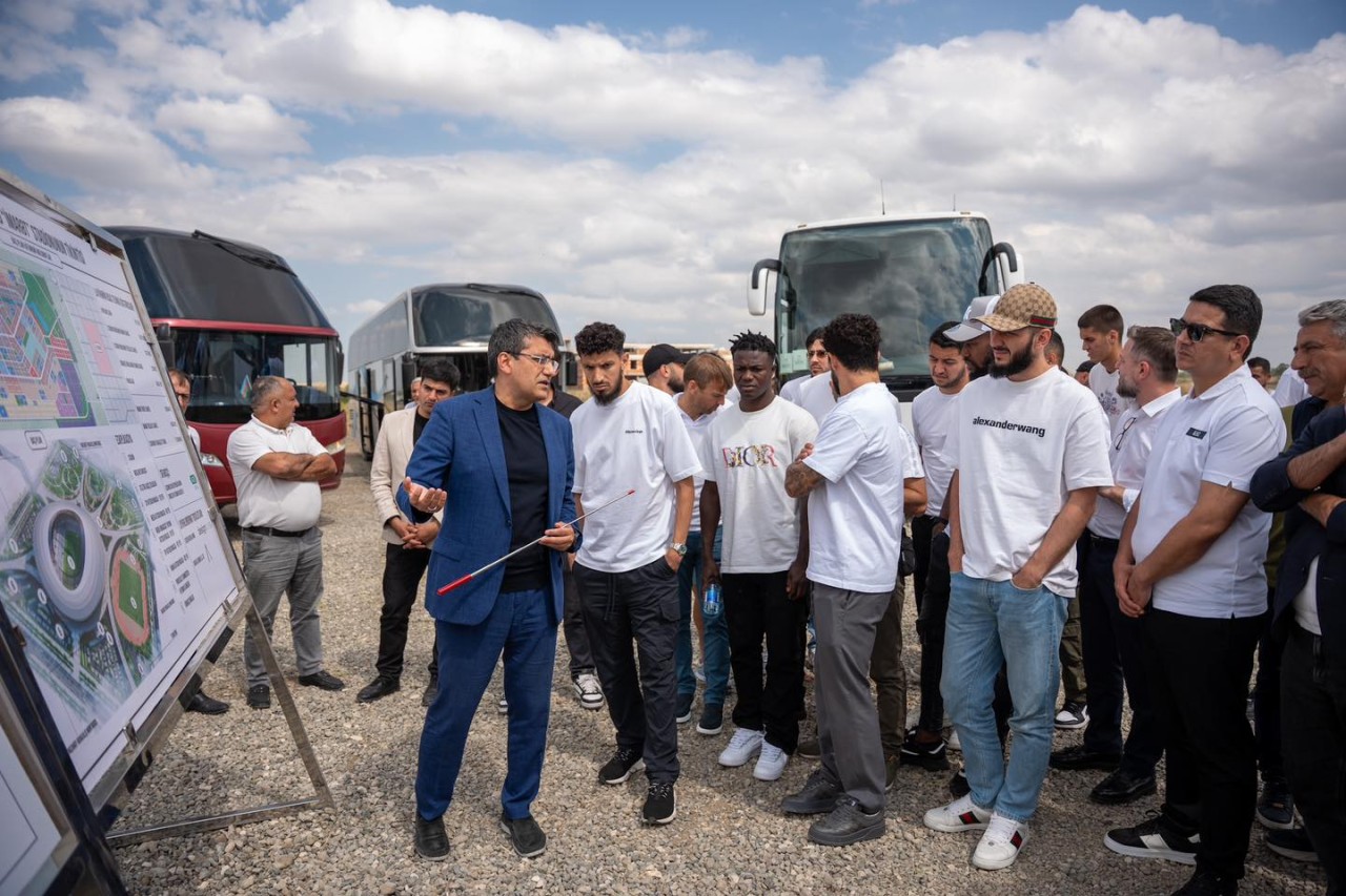 Qurban Qurbanov və futbolçuları "İmarət"də - VİDEO (FOTOLAR)