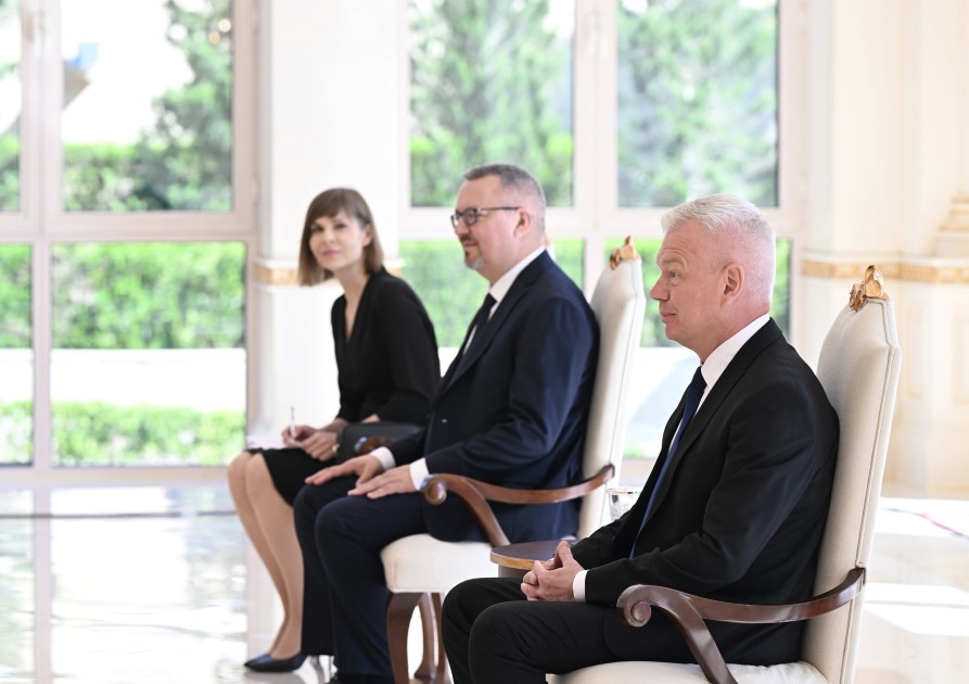 Prezident Polşanın yeni səfirinin etimadnaməsini qəbul edib - FOTOLAR