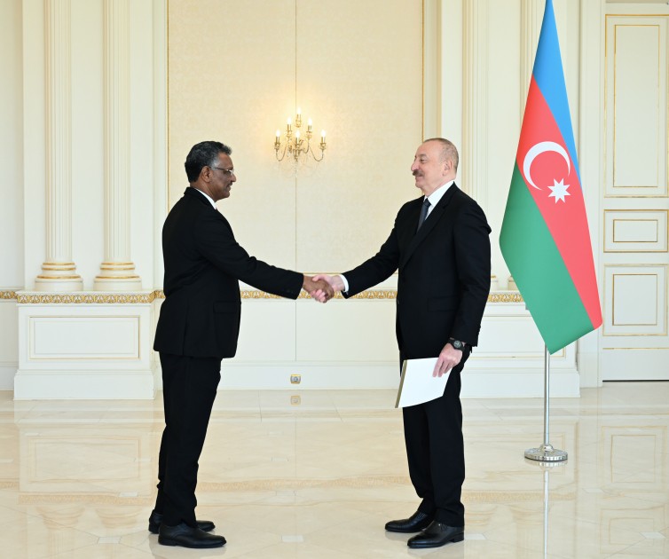 Prezident Sudanın yeni səfirinin etimadnaməsini qəbul etdi - FOTOLAR