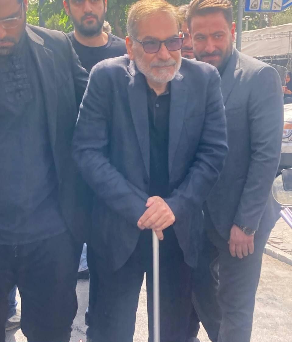 Xameneinin müşaviri raket zərbəsindən sağ çıxıb - FOTO