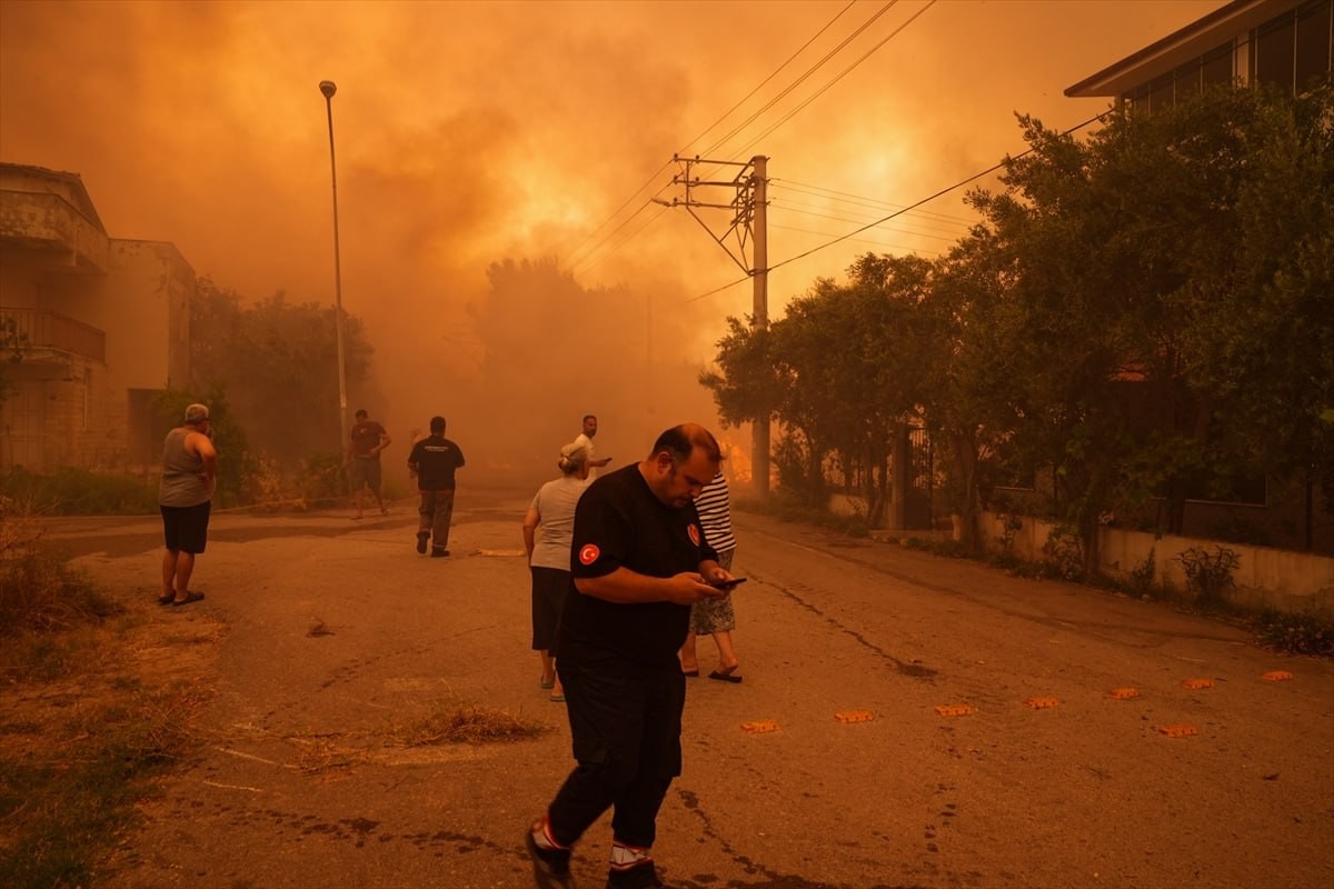 İzmir sakinləri təxliyə edilir - FOTOLAR