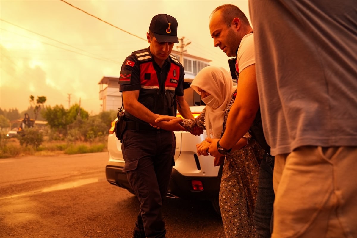 İzmir sakinləri təxliyə edilir - FOTOLAR