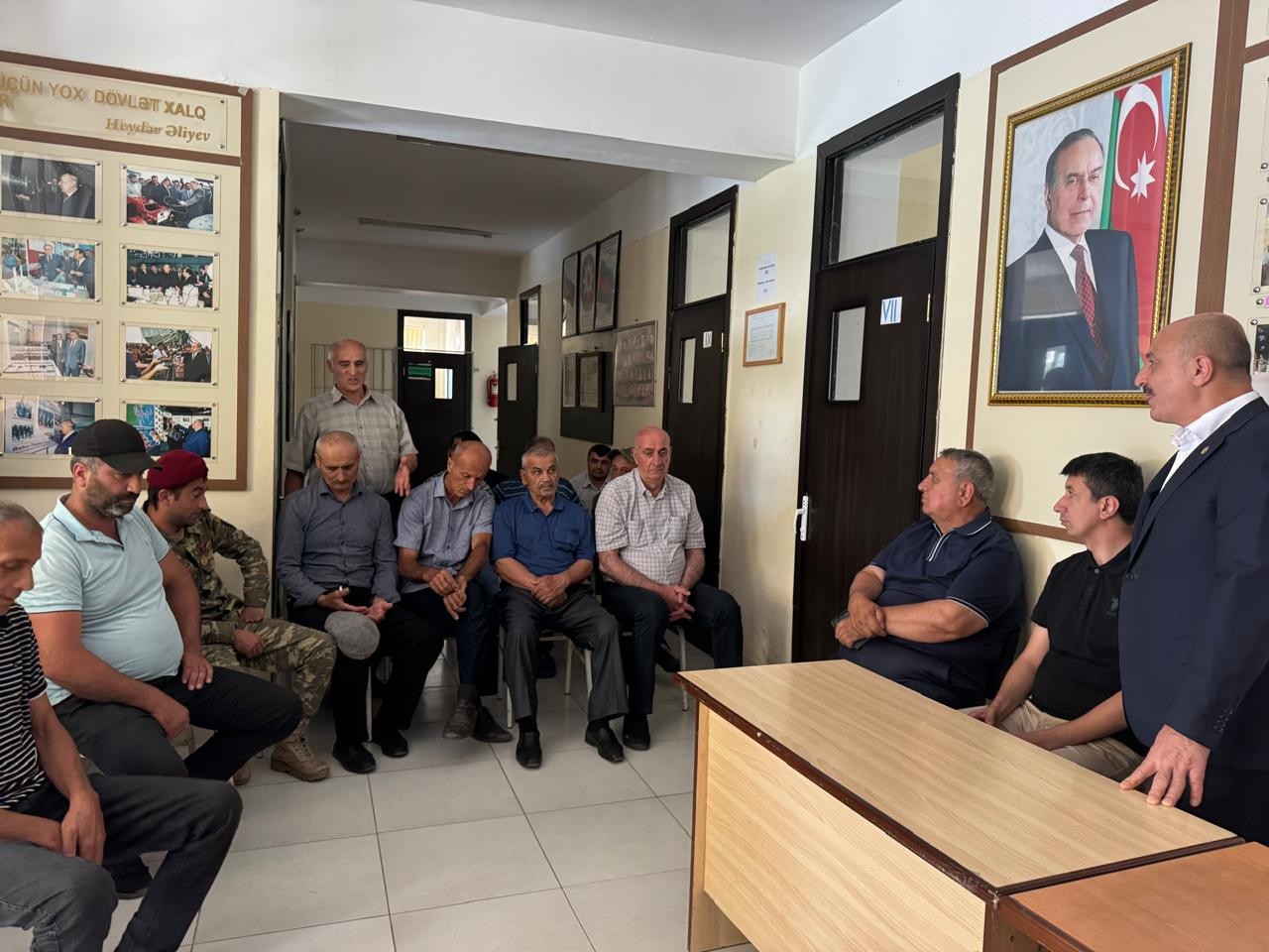 Asif Əsgərov gizirin yas mərasimində iştirak edib, vətəndaşlarla görüşdü (FOTOLAR)