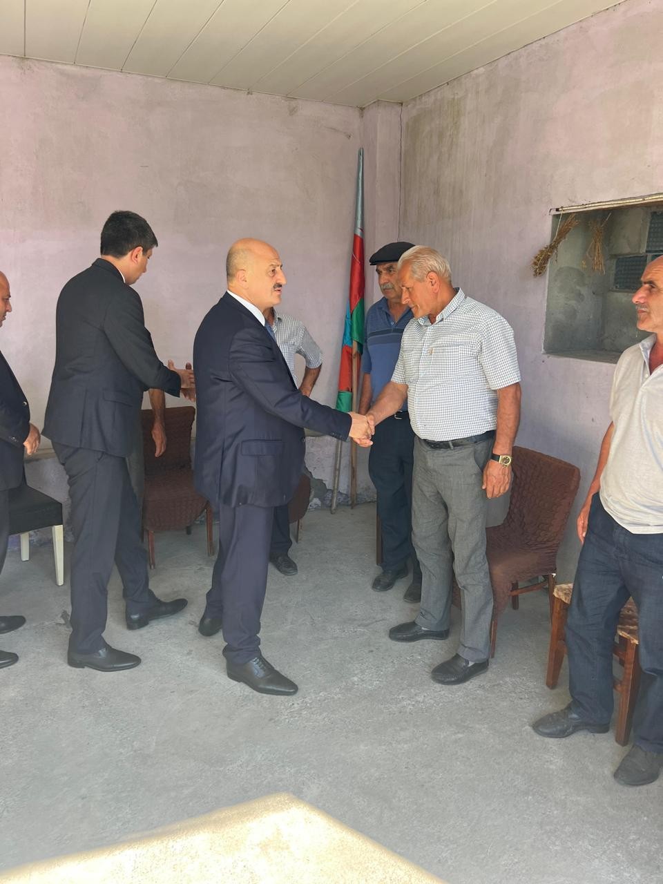 Asif Əsgərov gizirin yas mərasimində iştirak edib, vətəndaşlarla görüşdü (FOTOLAR)