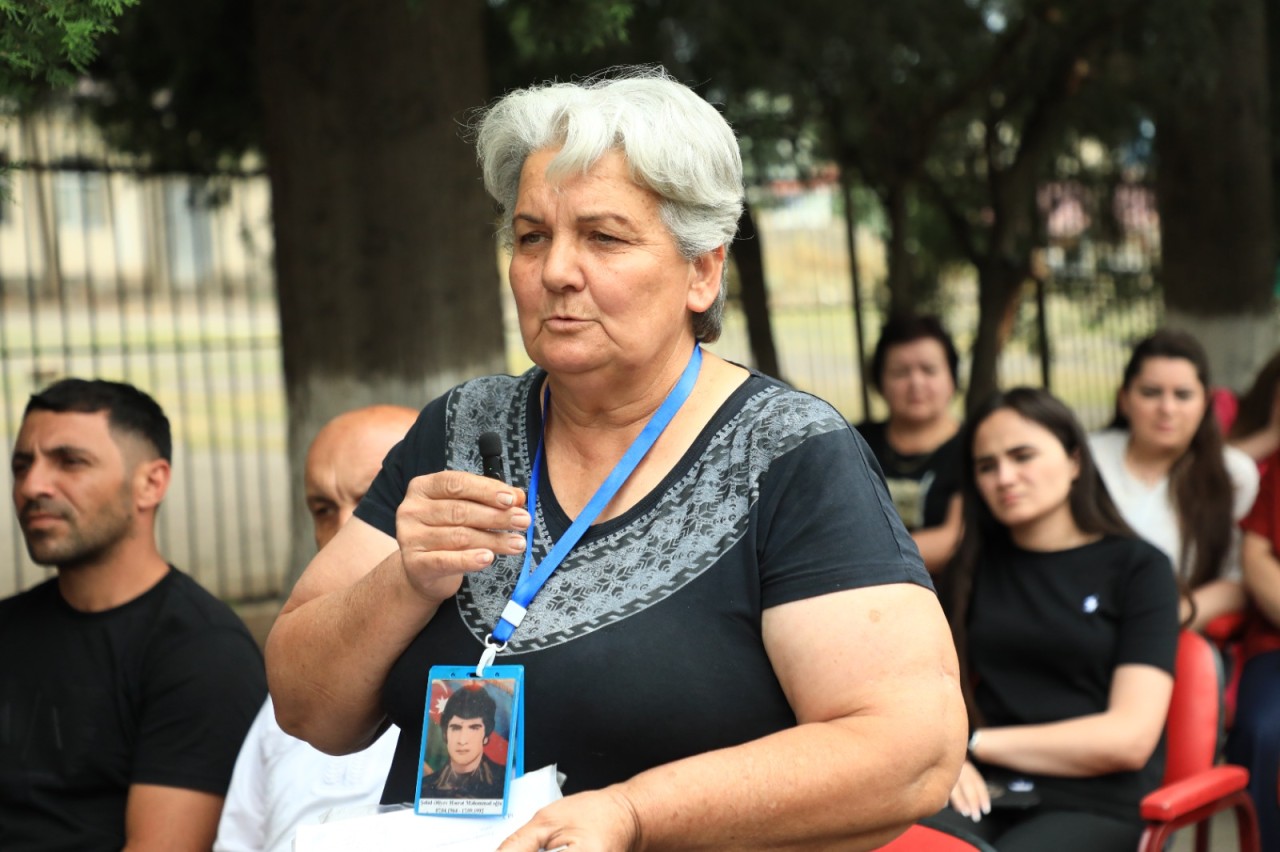 Niyazi Bayramov sakinlərlə növbəti dəfə səyyar görüş keçirdi - FOTOLAR